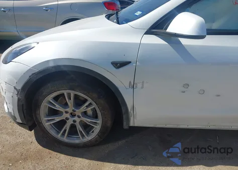 2023 Tesla Model Y Awd/Long Range Dual Motor All-Wheel Drive z USA, uszkodzony, nr VIN 7SAYGDEE4PA167788